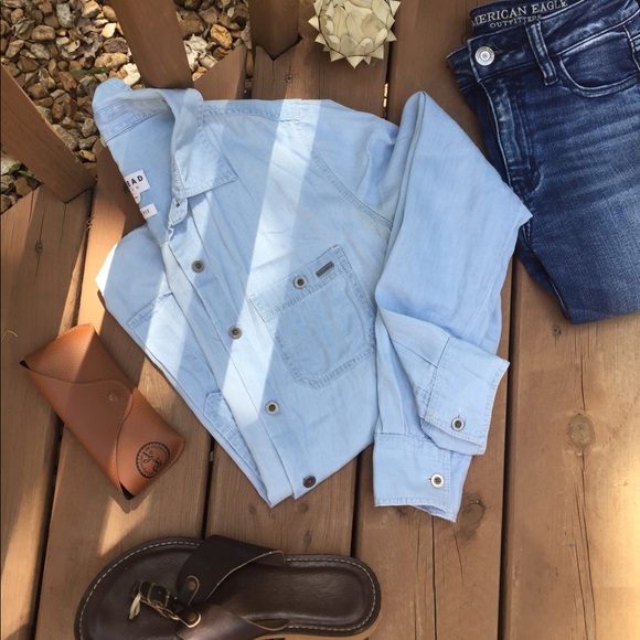 🌵Bullshead light-wash denim chambray button up - Picture 1 of 7